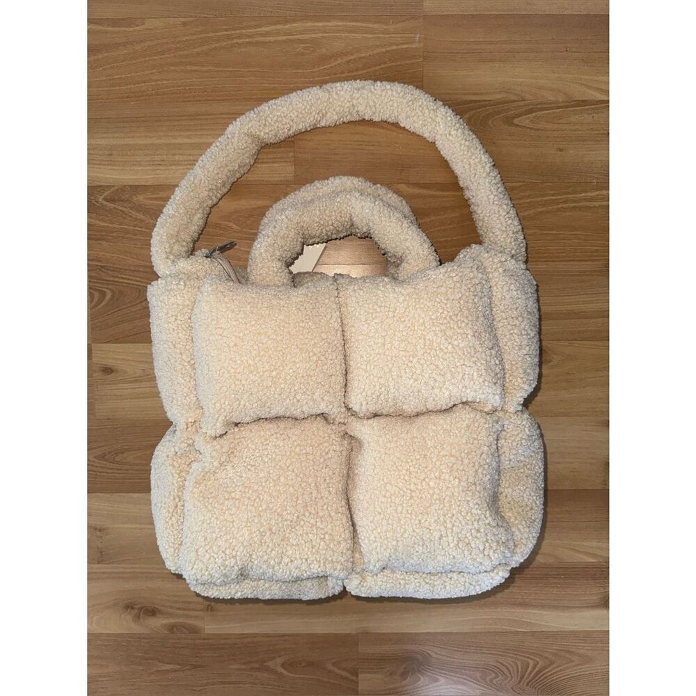 GOOD AMERICAN Sherpa Travel Bag